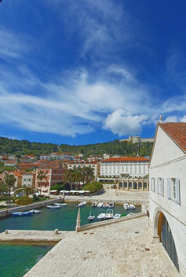 Apartment Lilly With Amazing City View Hvar Town Eksteriør billede