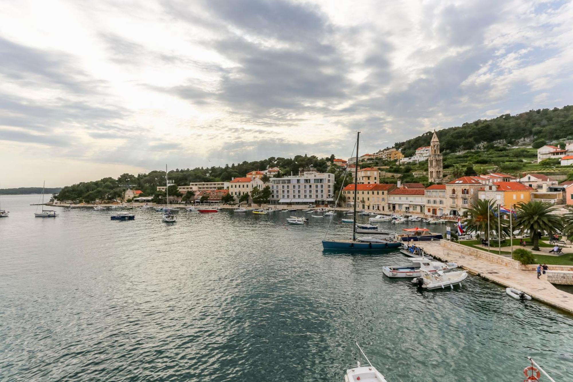 Apartment Lilly With Amazing City View Hvar Town Eksteriør billede